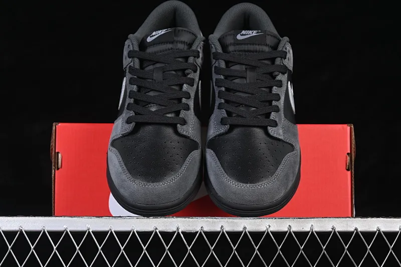 All categories Nk SB Dunk series Nk SB Dunk Low low-top sneakers Nike SB Dunk Low black and gray color low-top casual sneakers II7636-001